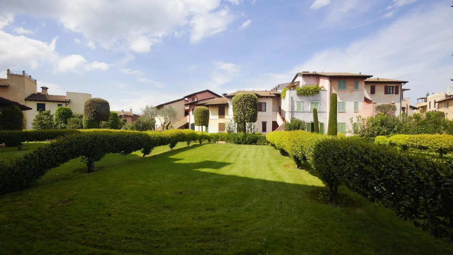 Lugana Resort & Sporting Club Peschiera del Garda 0*,