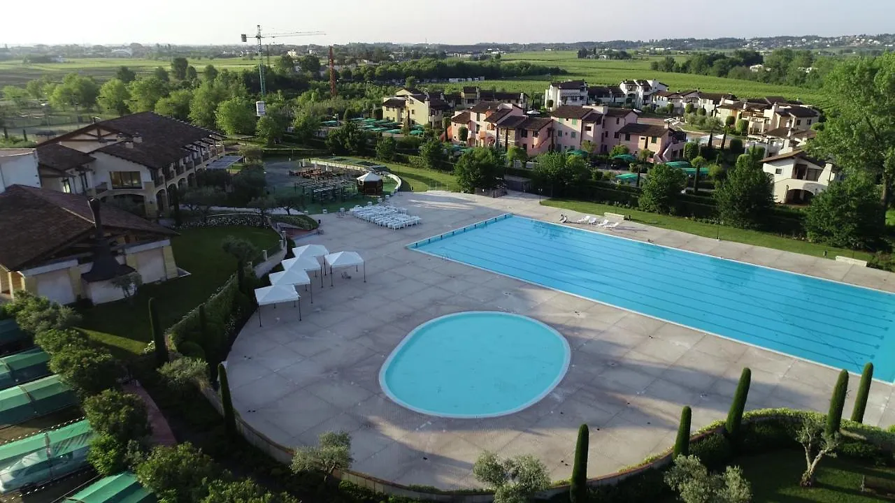 Lugana Resort & Sporting Club Peschiera del Garda 0*,  Italie