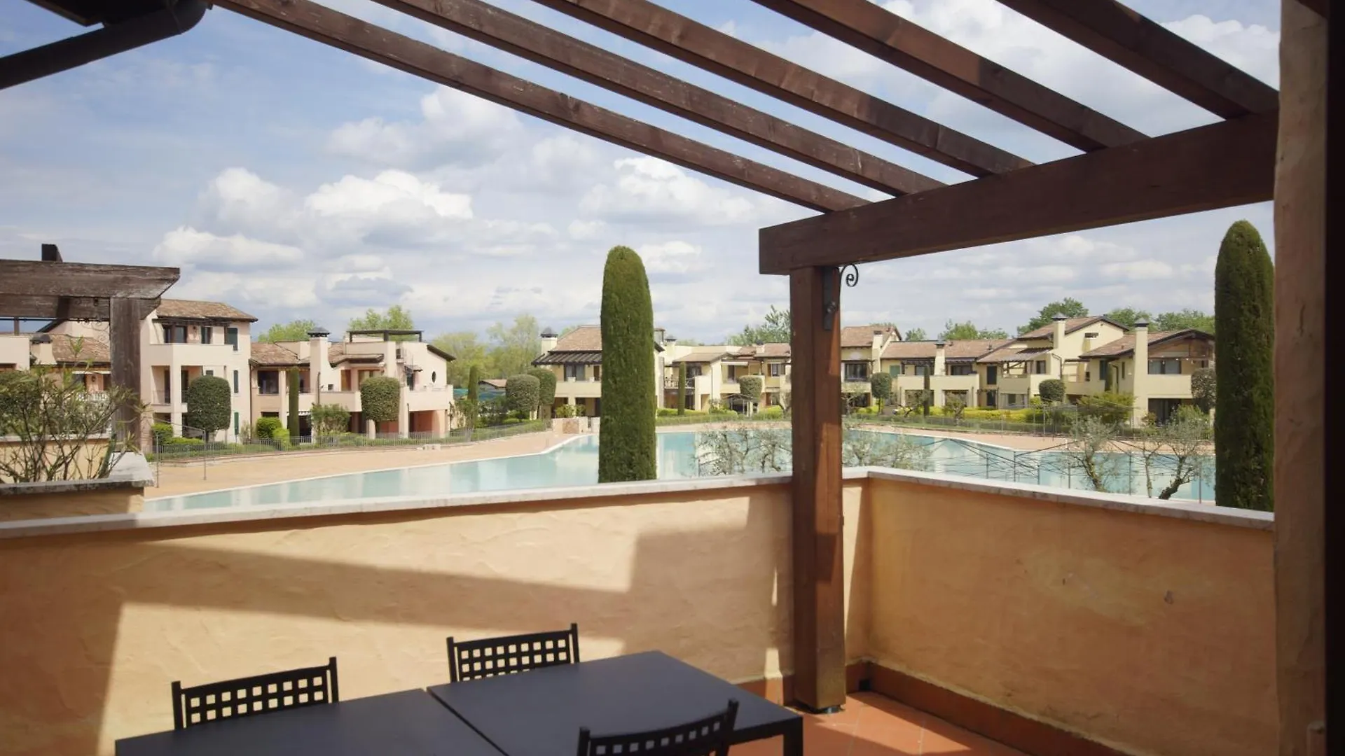 Lugana Resort & Sporting Club Peschiera del Garda 0*,